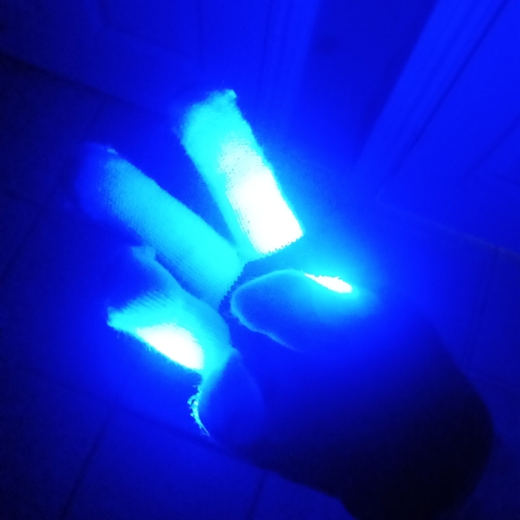 Color Changing LED Gloves - Picture 4 of 15